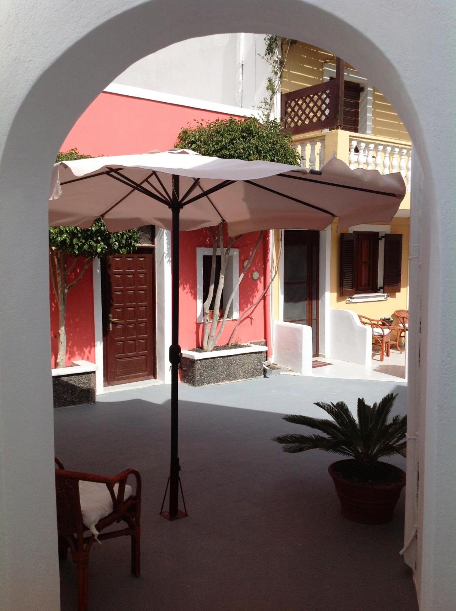 Pansion Zaharoula Hotel Фира Екстериор снимка