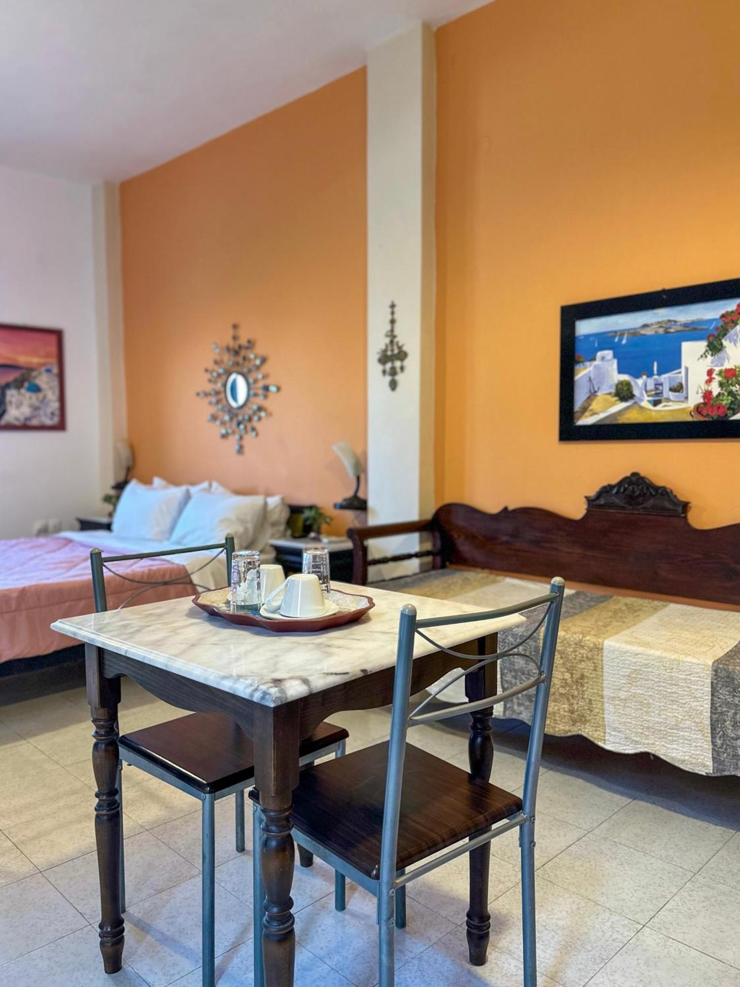 Pansion Zaharoula Hotel Фира Екстериор снимка