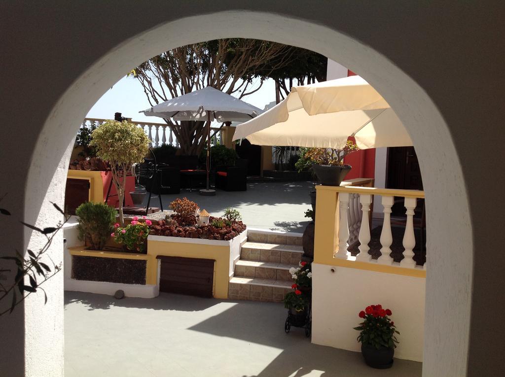 Pansion Zaharoula Hotel Фира Екстериор снимка